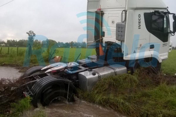 Un camión se despistó en la Ruta 70