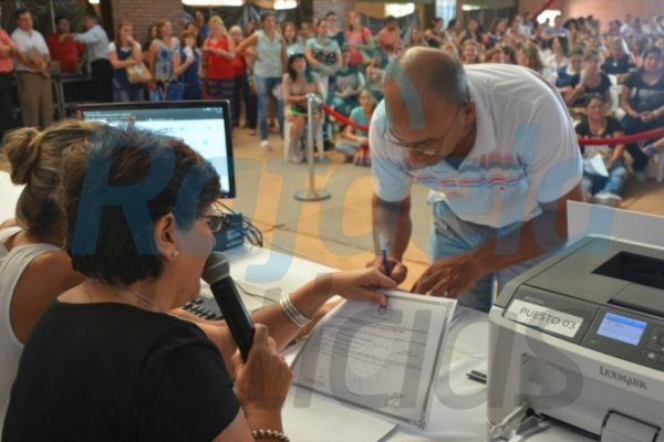 Más de 1700 docentes de toda la provincia lograron titularizar cargos y horas