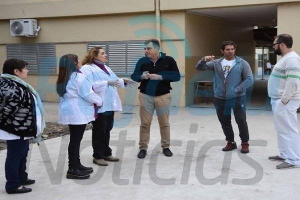 Castellano visitó la escuela Sarmiento