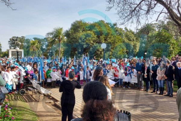 Más de 15 mil alumnos juraron lealtad a la bandera