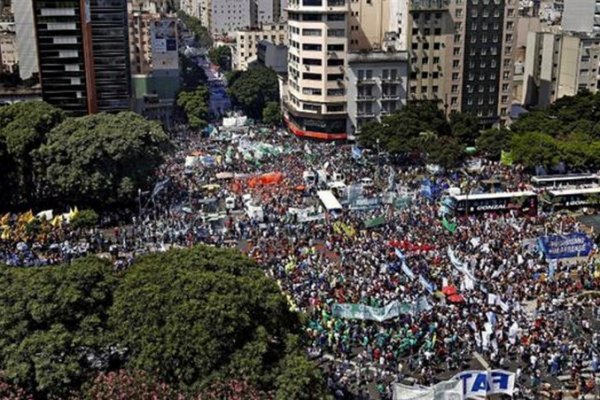 La CGT se moviliza a la Plaza de Mayo y el empleo vuelve a estar en debate