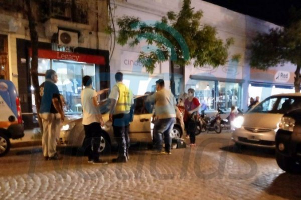 Se descompensó y chocó motos estacionadas