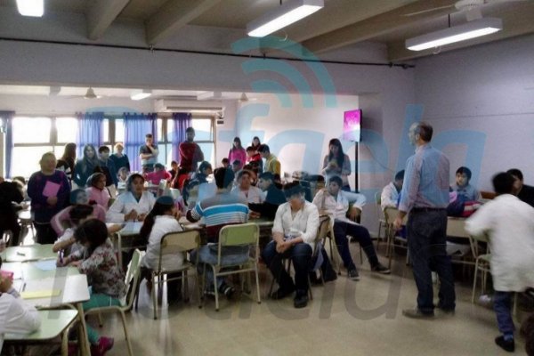 Alumnos de la escuela Perón estuvieron en la UCSE Dar