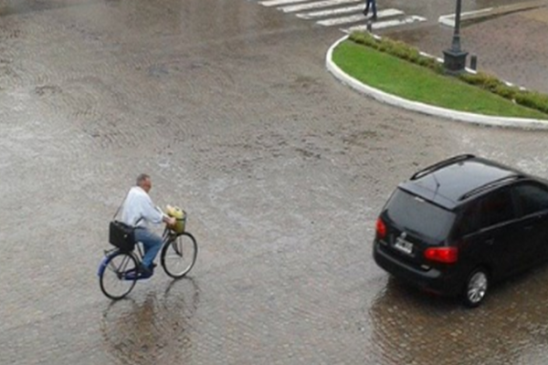 Precaución al volante por lluvias y tormentas