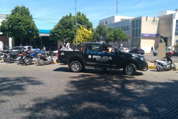 Se negó a que le laven la moto y le robaron