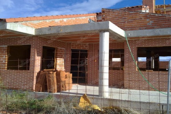 Se llevaron las aberturas de una obra en construcción