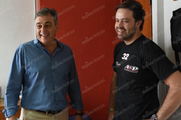 Luis Castellano junto Nico González tras la carrera de Neuquén