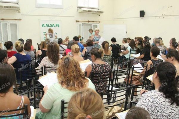 Docentes elegirán entre dos mociones de paro y una por aceptar