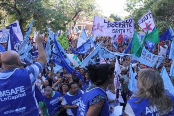 Los docentes deciden en asamblea si aceptan o no la propuesta paritaria del gobierno