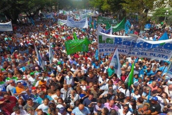 La Bancaria convocó a un paro activo nacional de 24 horas para este viernes