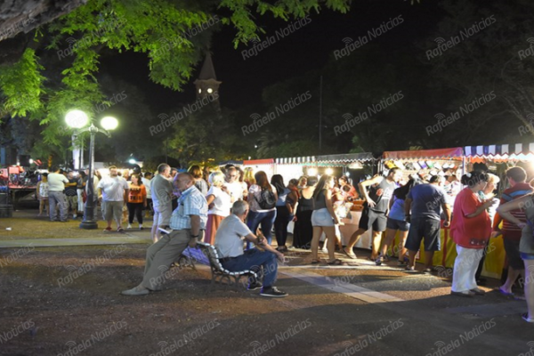 Feria de Artesanías, Arte y Diseño en la Plaza 25 de Mayo