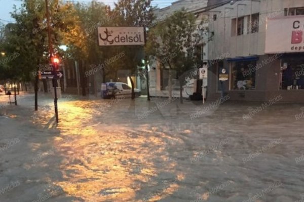 Por el temporal, en Esperanza suspendieron las clases y en Paiva hay evacuados