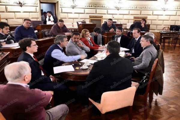 El Senado desestimó reformas al estatuto del personal municipal