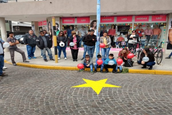 Otra estrella amarilla en memoria de Claudio Aquino