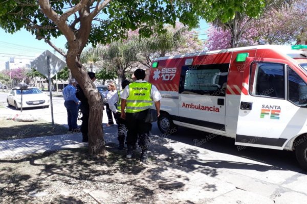 Abrió la puerta y un joven la chocó