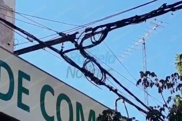 Incendio de cables frente al Centro Empleados de Comercio