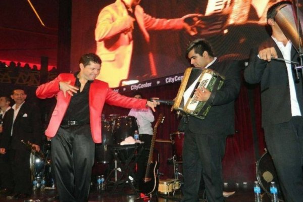 Kaniche y Adrian Vargas en la Noche de Cumbia