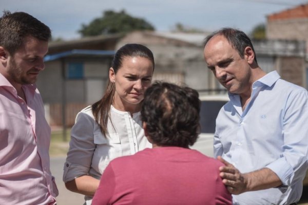 José Corral, junto a Anita Martínez y Roy López Molina, recorrieron barrios de Rosario