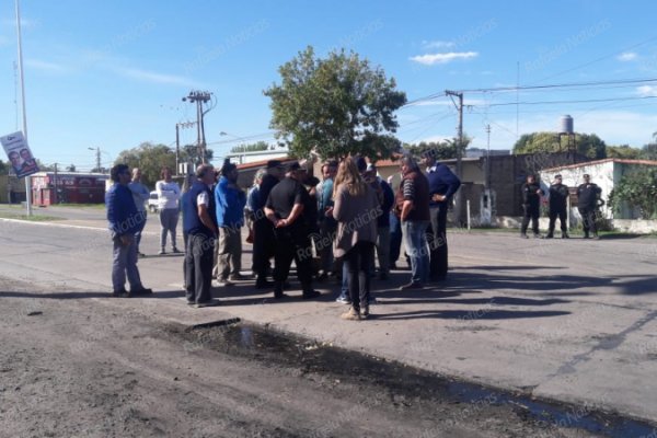 Vecinos cortaron la calle por inseguridad