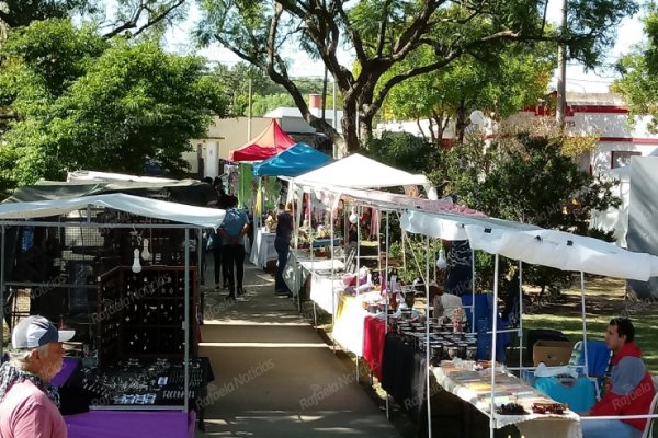 Encuentro cultural en la plaza del barrio 9 de julio