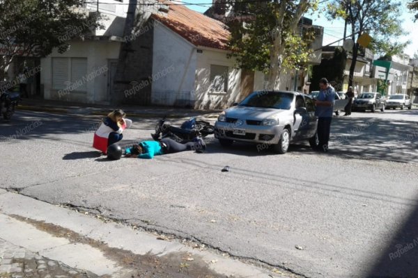 Accidente de tránsito entre moto y auto