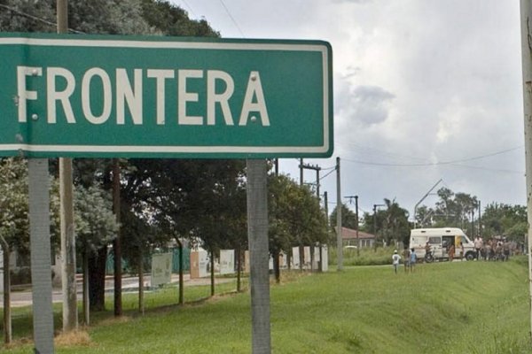 Dañan autos desde una cochera en Frontera