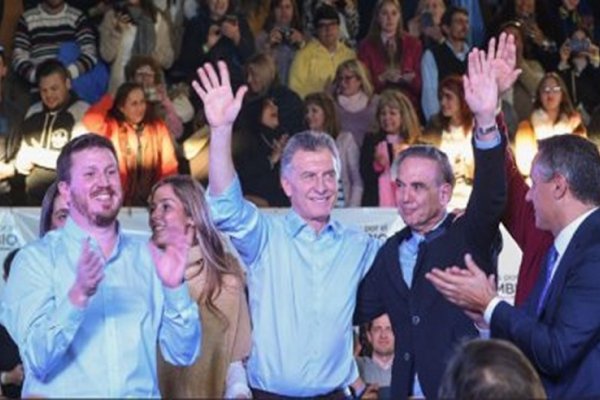 Macri hizo campaña en Santa Fe y pidió 