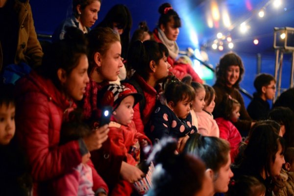 Participantes de programas educativos municipales disfrutaron del Festival de Teatro