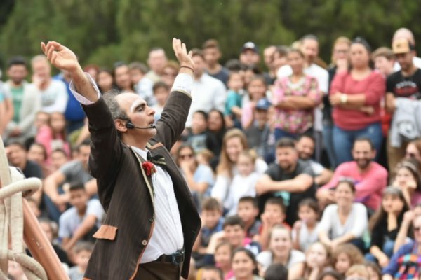 Una multitud acompañó el último día del Festival de Teatro