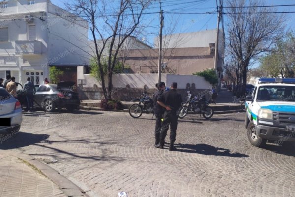 Gran despliegue policial en la esquina de Moreno y Lamadrid