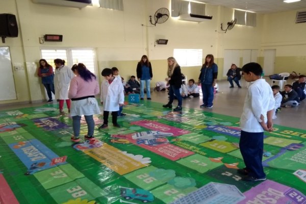 Paseo Seguro continúa recorriendo las escuelas para la educación vial