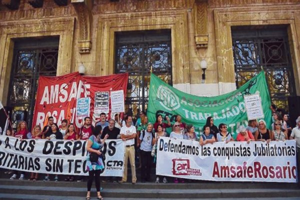 Los gremios se movilizan para protestar por el pago de haberes extendido