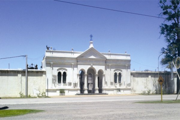 Nuevamente roban placas y floreros desde el cementerio