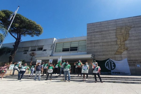 Protesta en el Ministerio de la Producción