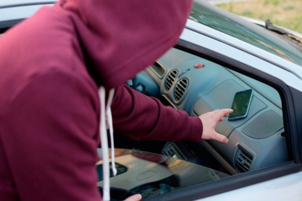 Estacionó y al regresar le habían robado