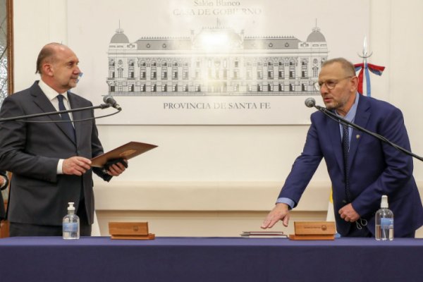 Corach tomó juramento como nuevo ministro