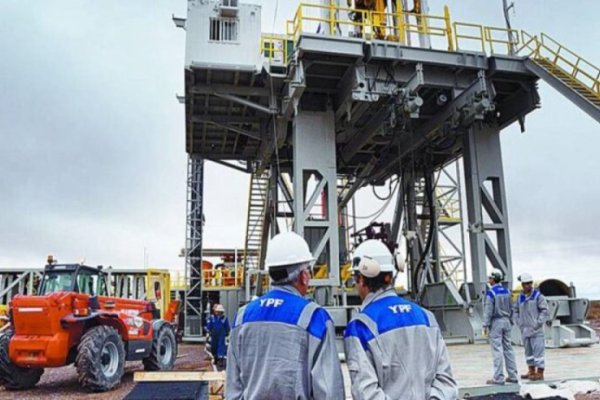 Tras una nueva oferta de canje, YPF avanza con un plan de inversión