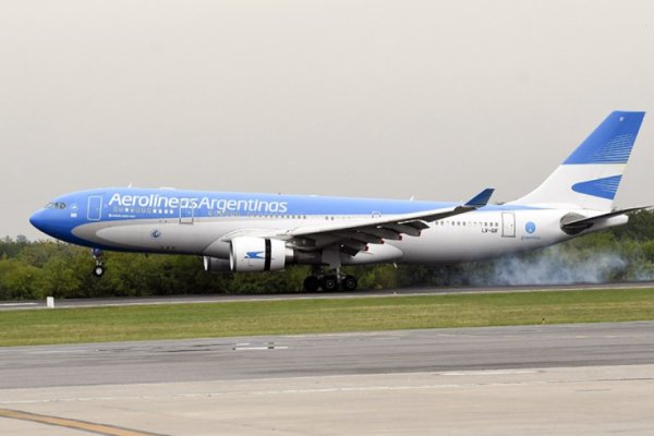 Llegó a Ezeiza el tercer vuelo de Aerolíneas Argentinas con vacunas desde Moscú