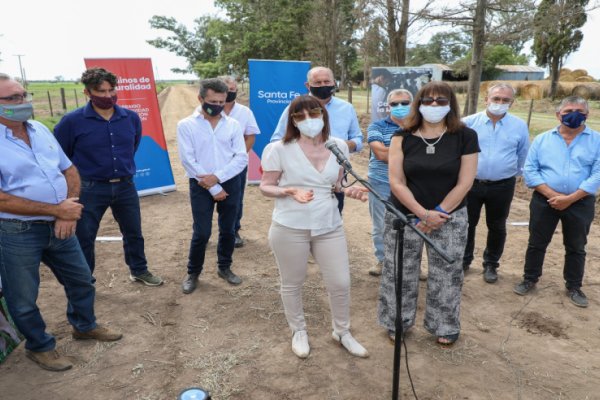 Firmaron convenios para el mantenimiento de caminos rurales en la región