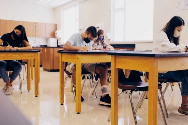 Habilitan clases y exámenes presenciales en las universidades de Santa Fe