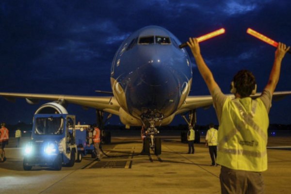 Partió a Moscú el vuelo número 12 de Aerolíneas para traer más vacunas