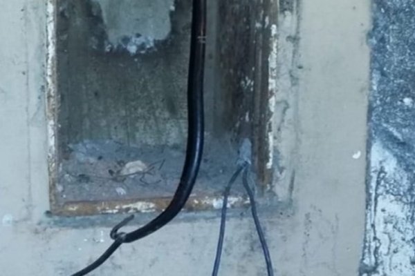 Daños y robo de cables en una vivienda del norte de la ciudad