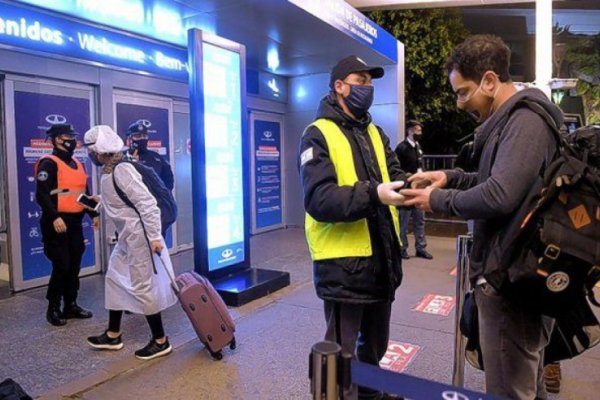 Identifican la variante Delta en una persona que llegó desde EE.UU