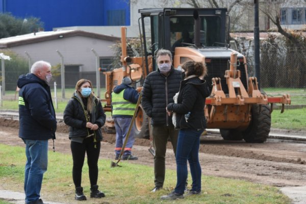 Castellano recorrió la obra de pavimentación en calle Dean Funes