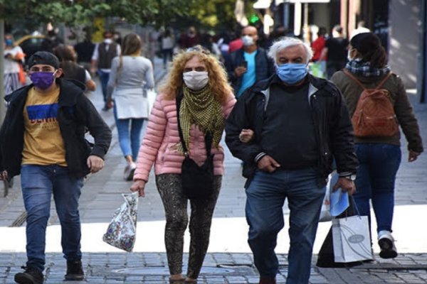 En un hogar es más frecuente que quien no fue vacunado contra el Covid contagie a sus convivientes