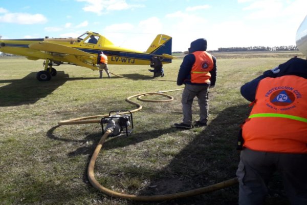 El Gobierno de Santa Fe y Fearca combaten el fuego en Islas del Paraná