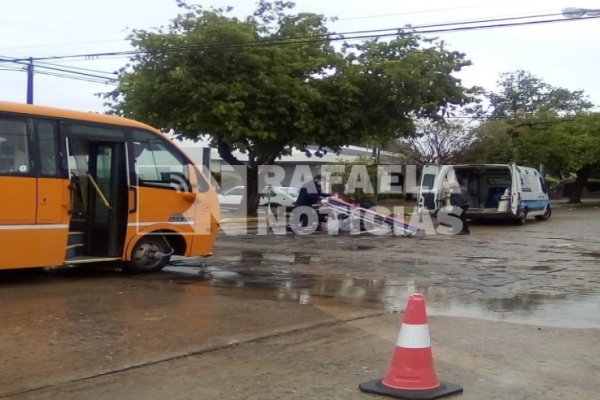 Motociclista lesionado tras impactar contra un bus urbano