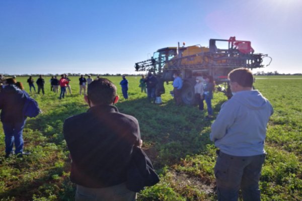 Fitosanitarios:  Vimo dijo que utilizaron agua y La Rural respondió