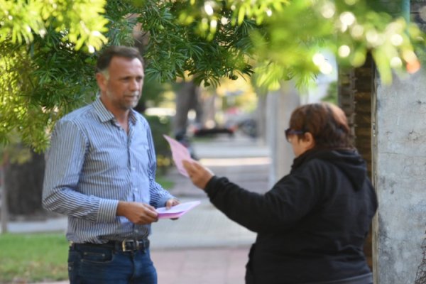 Funcionarios del Ejecutivo recorren los barrios de la ciudad