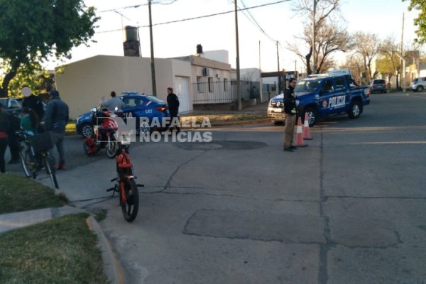 Mujer lesionada tras un accidente entre una moto y una bicicleta